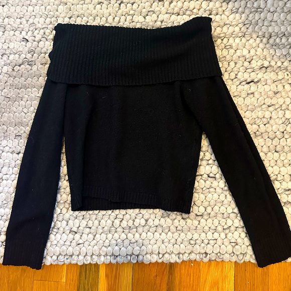 Off the shoulder sweater - Picture 5 of 5